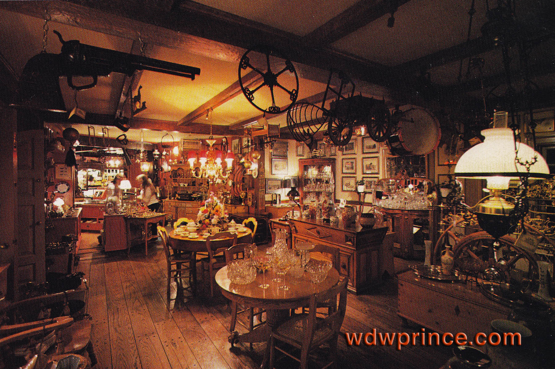 Are you interested in antiques? [Priv. Piotr Landowski] Antique-shop-wdw